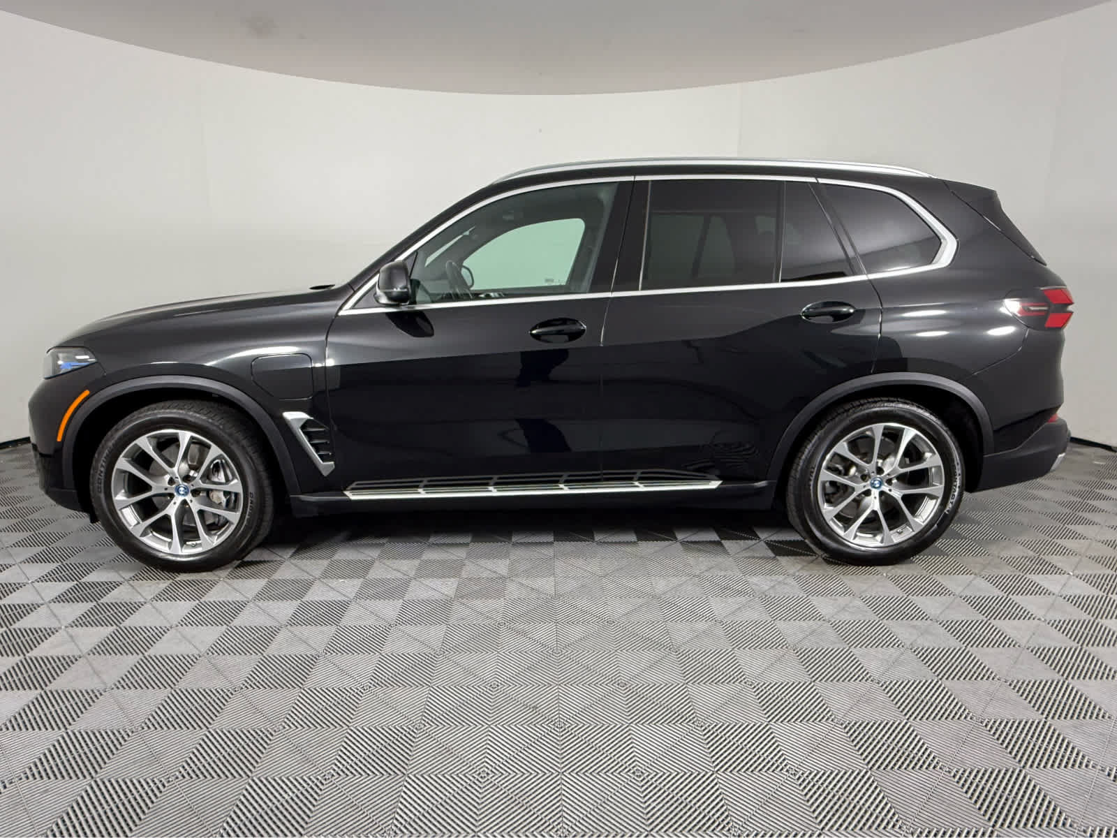 Used 2025 BMW X5 xDrive50e AWD/4WD image 6
