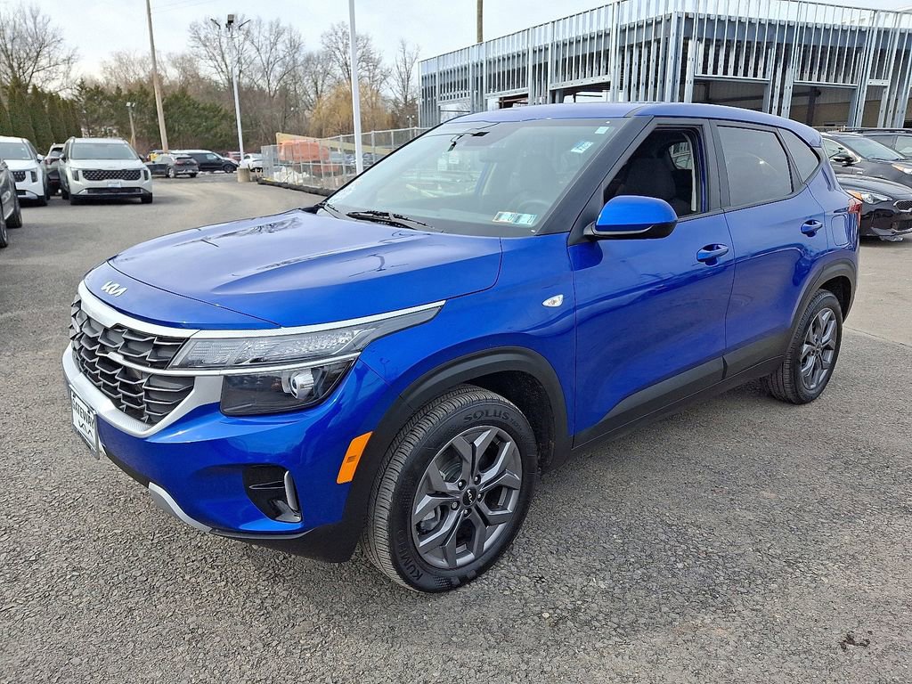 Certified 2024 Kia Seltos LX image 4