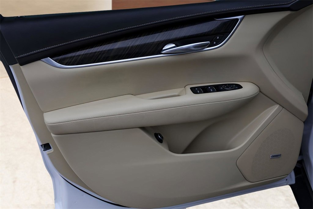 Used 2017 Cadillac XT5 FWD image 24