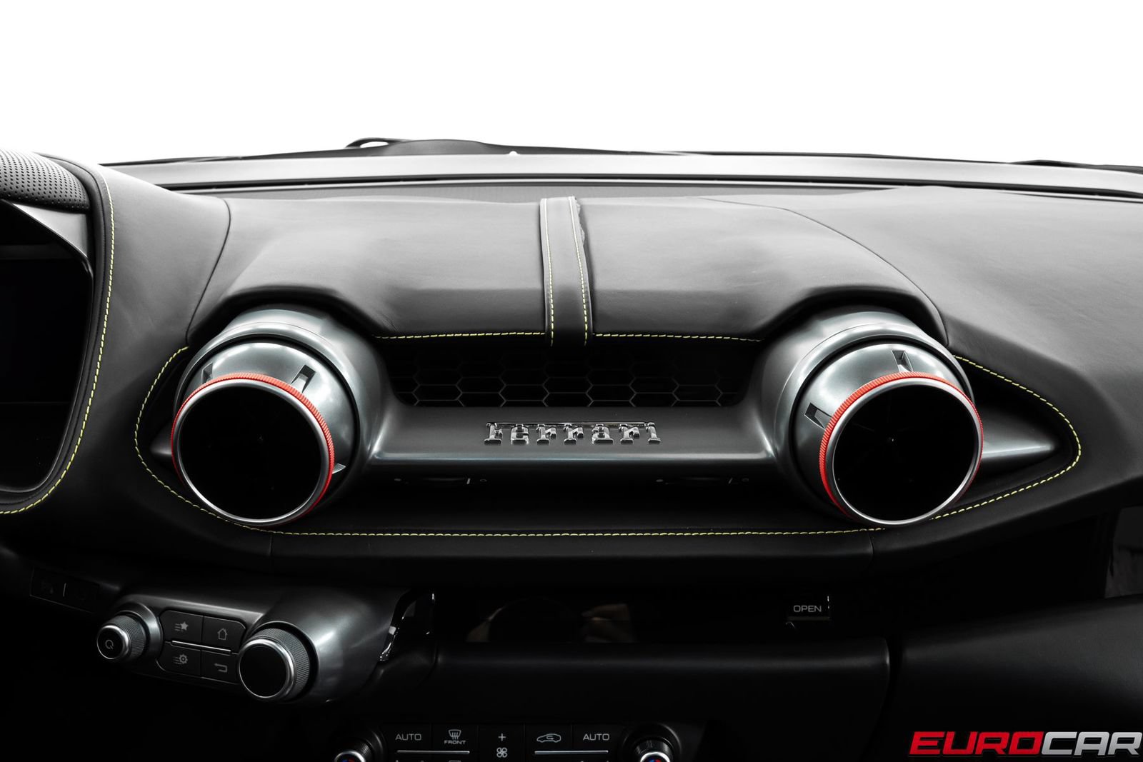 Used 2020 Ferrari 812 Superfast RWD image 31