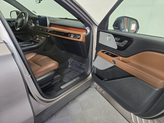 Used 2020 Lincoln Aviator Reserve w/ Equipment Group 202A AWD/4WD image 12