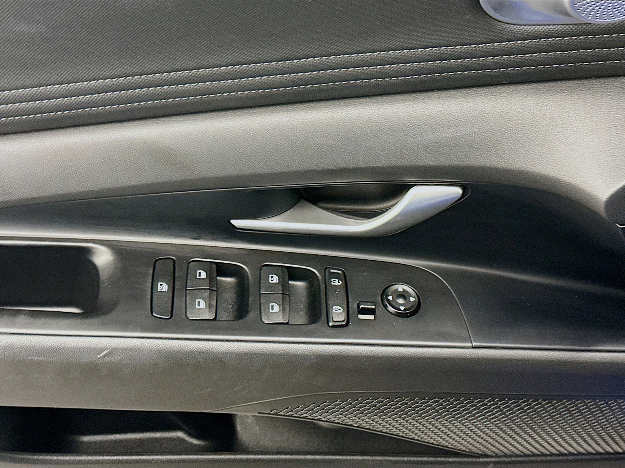 Used 2025 Hyundai Elantra Limited image 15