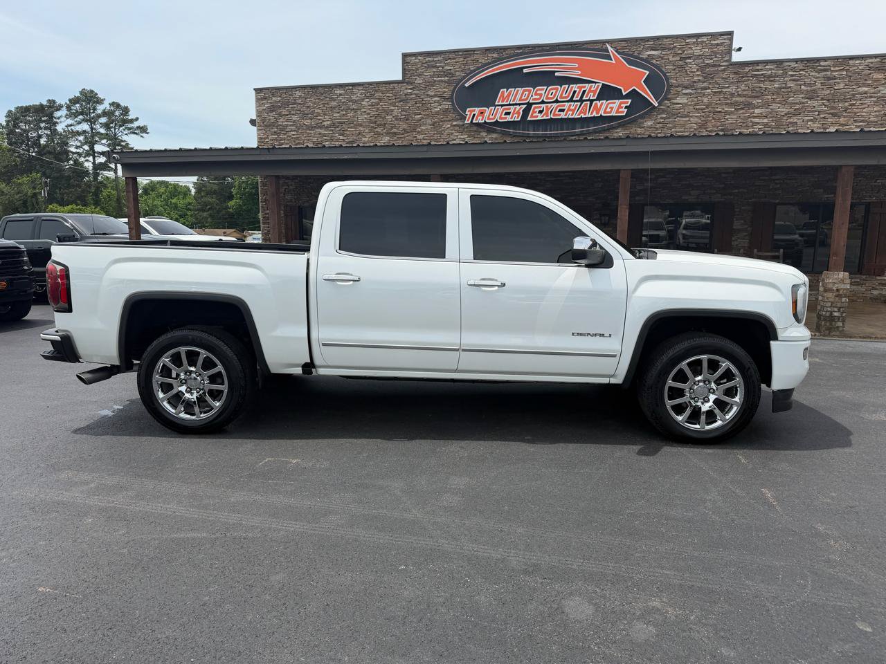 Used 2016 GMC Sierra 1500 Denali w/ Enhanced Driver Alert Package AWD/4WD image 5