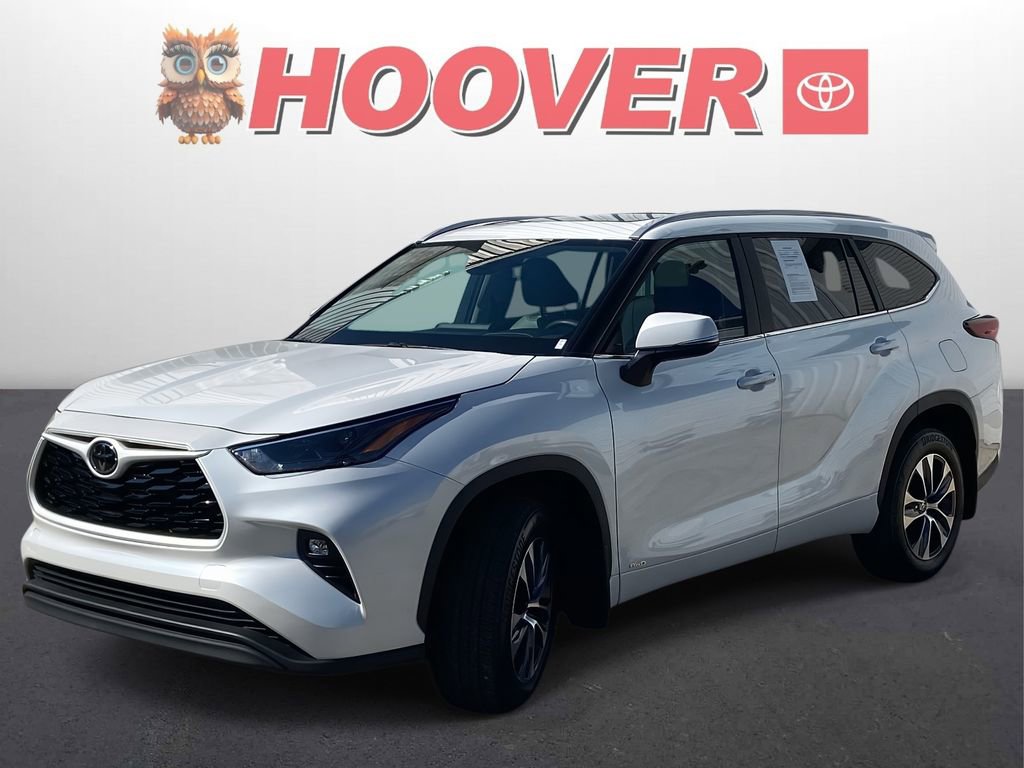 Used 2025 Toyota Highlander XLE image 6