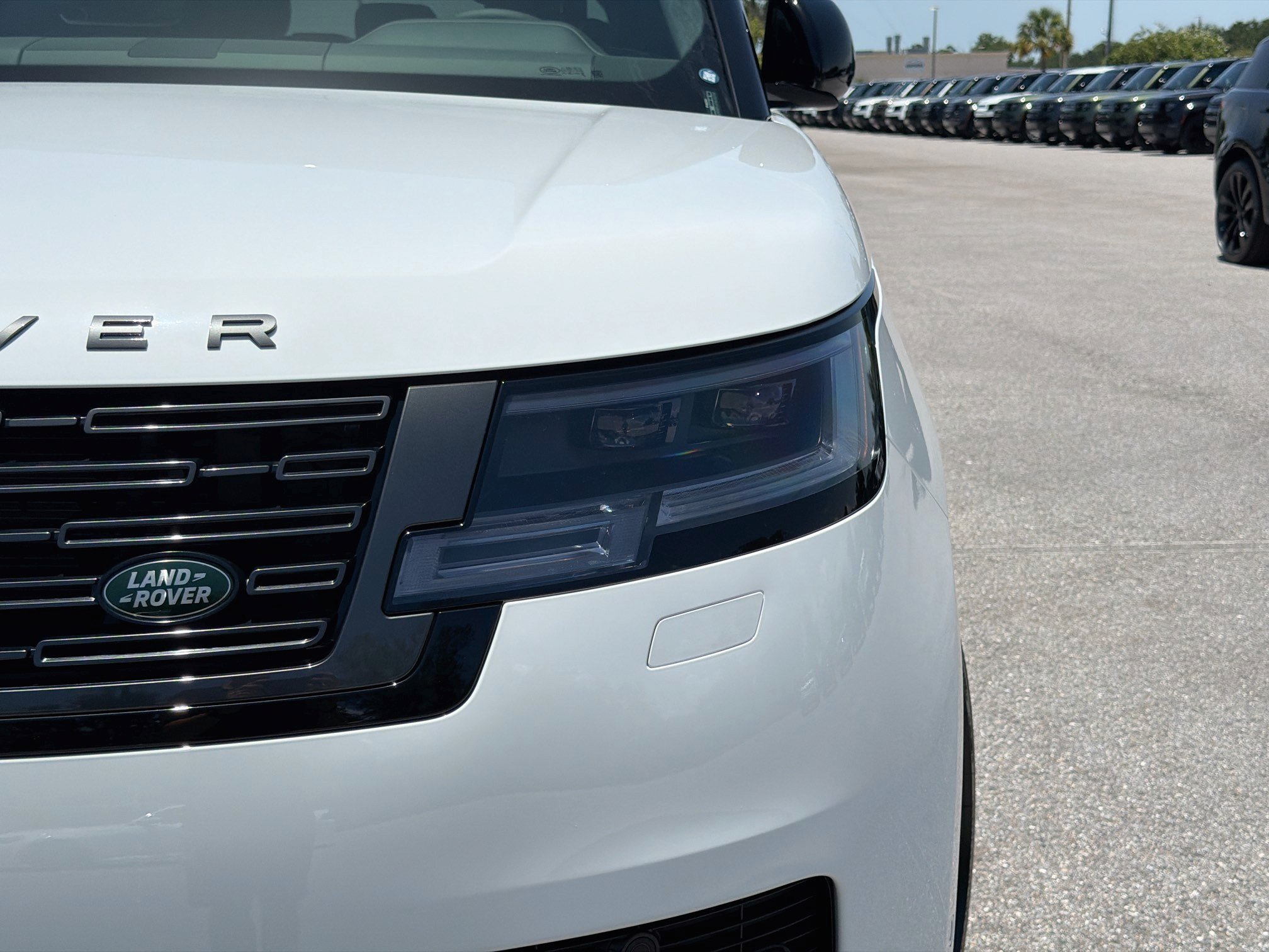 New 2026 Land Rover Range Rover Long Wheelbase SE AWD/4WD image 9