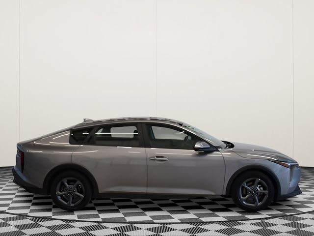 Used 2025 Kia K4 image 2