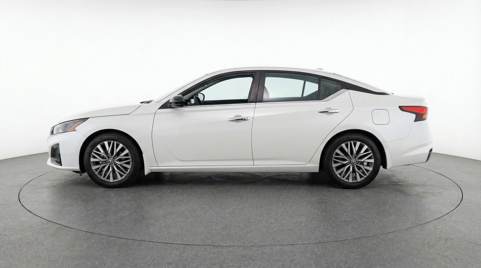 Used 2025 Nissan Altima 2.5 SV image 5
