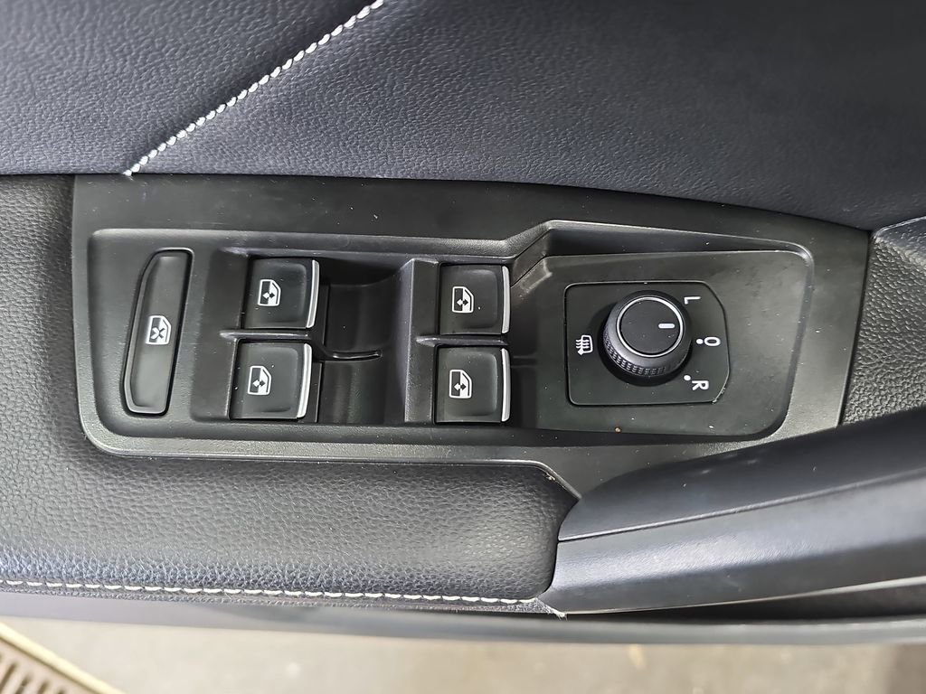 Used 2024 Volkswagen Tiguan SE image 26