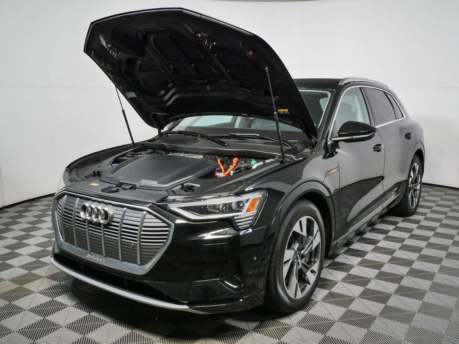 Used 2023 Audi e-tron Premium Plus w/ Premium Plus Package AWD/4WD image 34