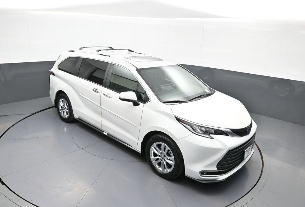 Certified 2025 Toyota Sienna Limited AWD/4WD image 38