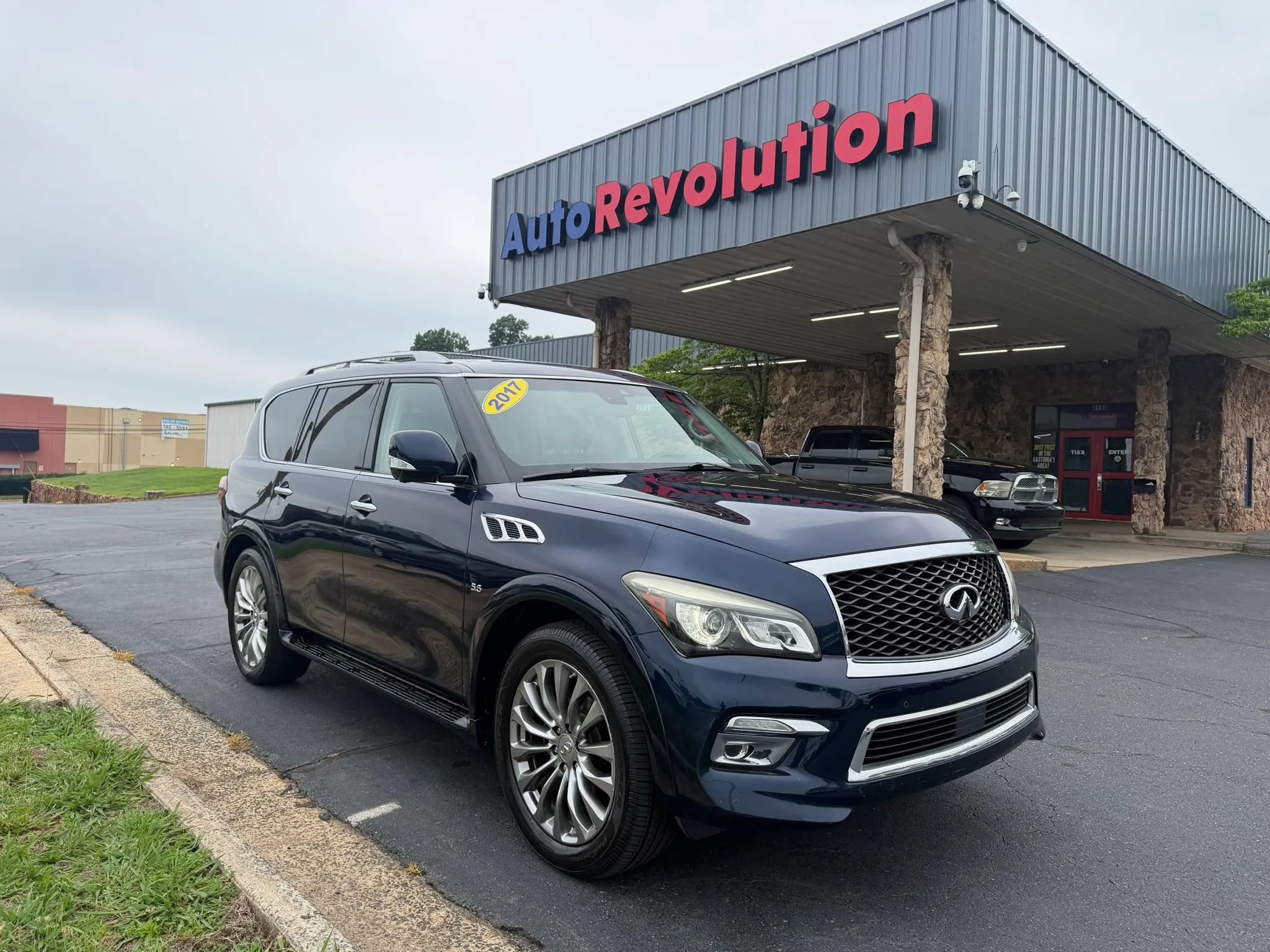 Used 2017 INFINITI QX80 2WD w/ Driver Assistance Package image 1