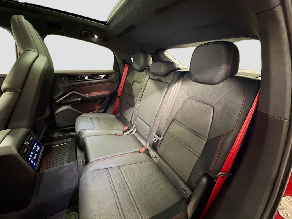 Certified 2025 Porsche Cayenne GTS AWD/4WD image 25