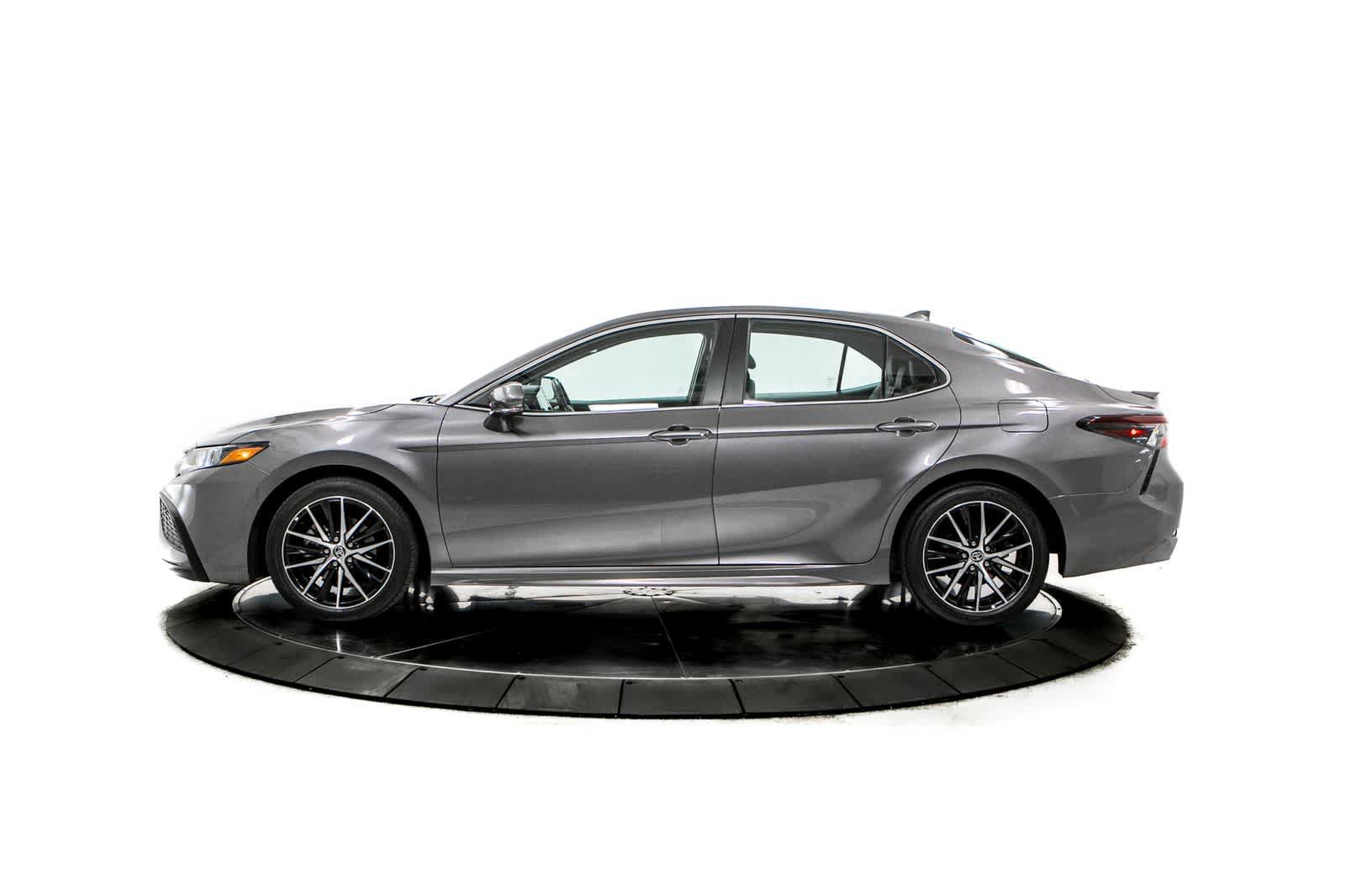 Used 2023 Toyota Camry SE FWD video 2