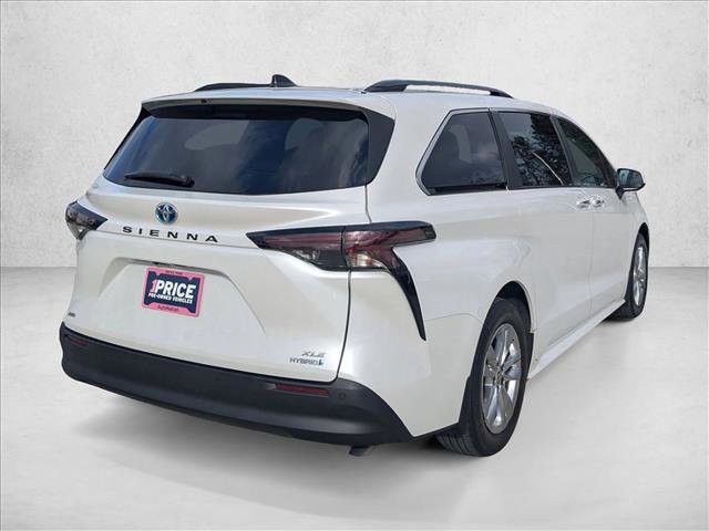 Used 2023 Toyota Sienna XLE w/ XLE Plus Package image 5
