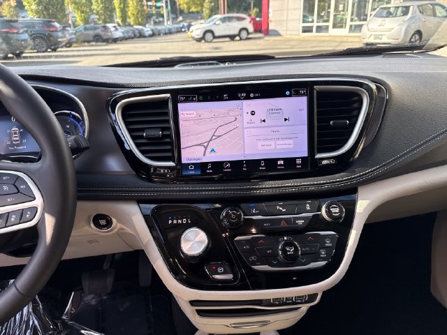 Used 2024 Chrysler Pacifica Limited FWD image 22