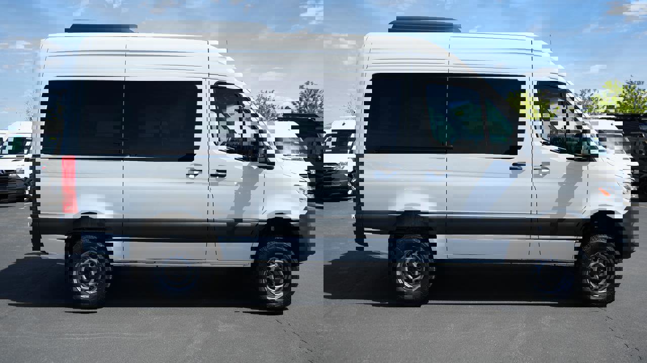 Used 2025 Mercedes-Benz Sprinter 2500 image 5