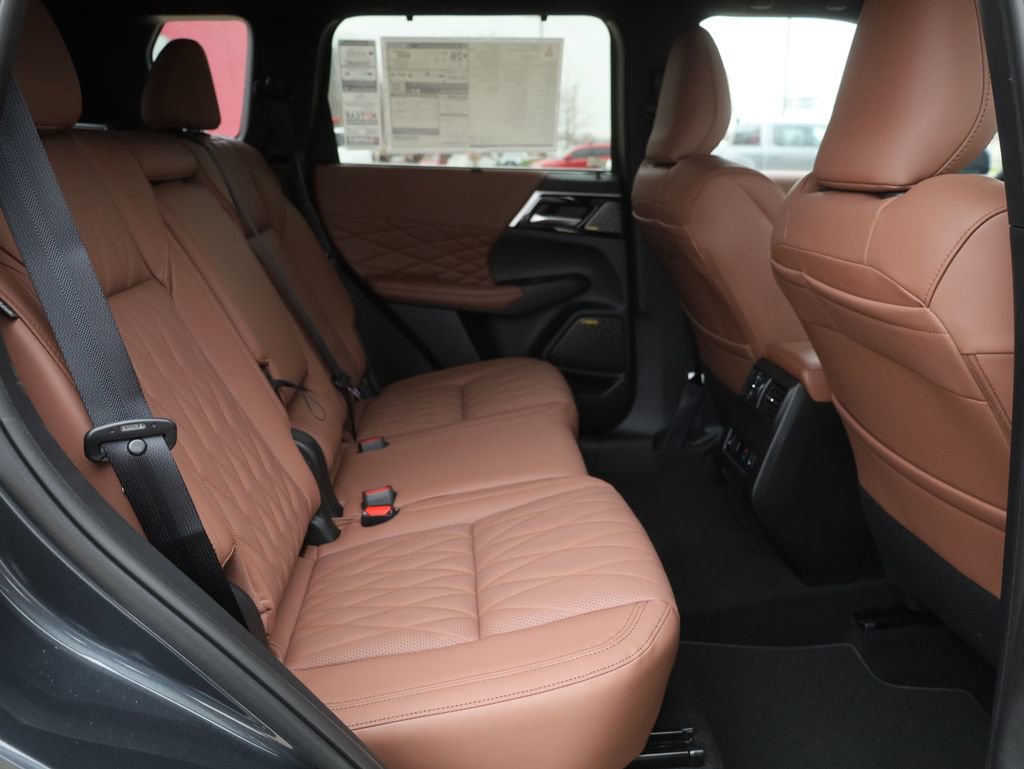 New 2025 Mitsubishi Outlander SEL image 19