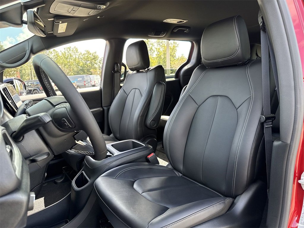 New 2026 Chrysler Pacifica Select image 10