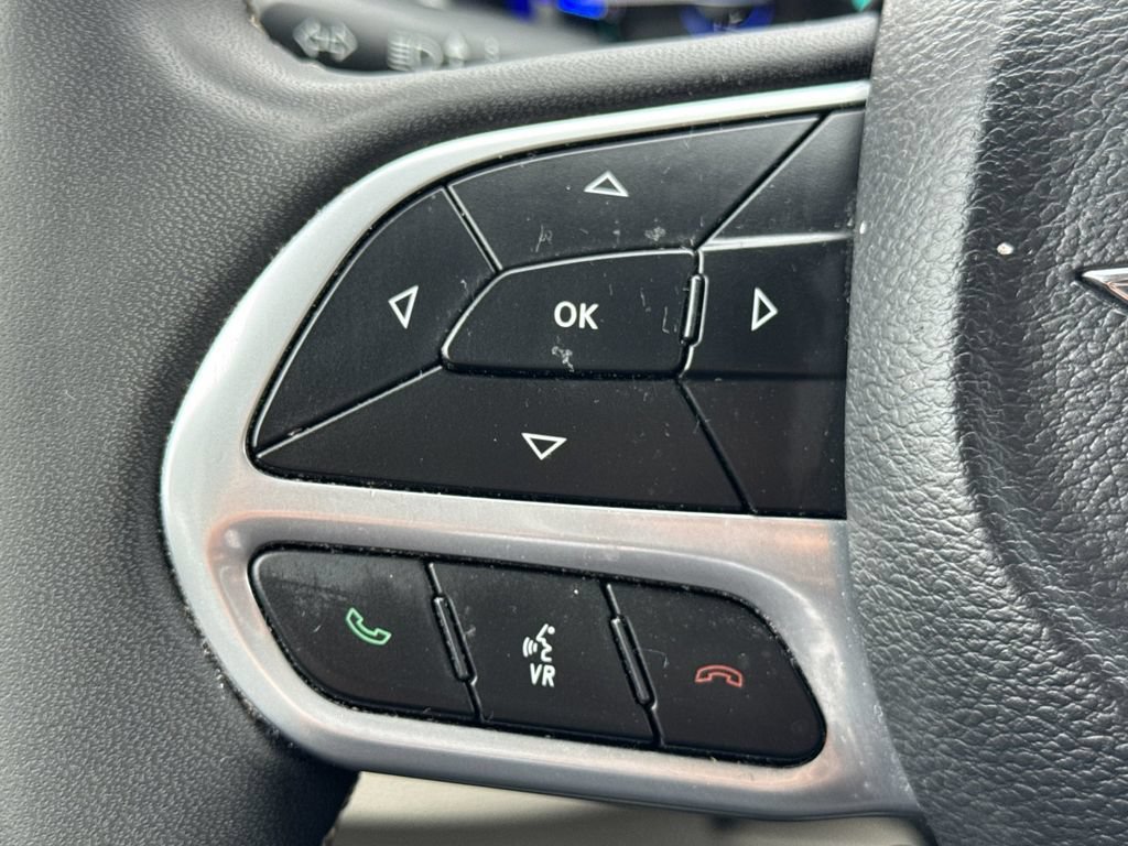 Used 2023 Chrysler Pacifica Touring-L FWD image 26