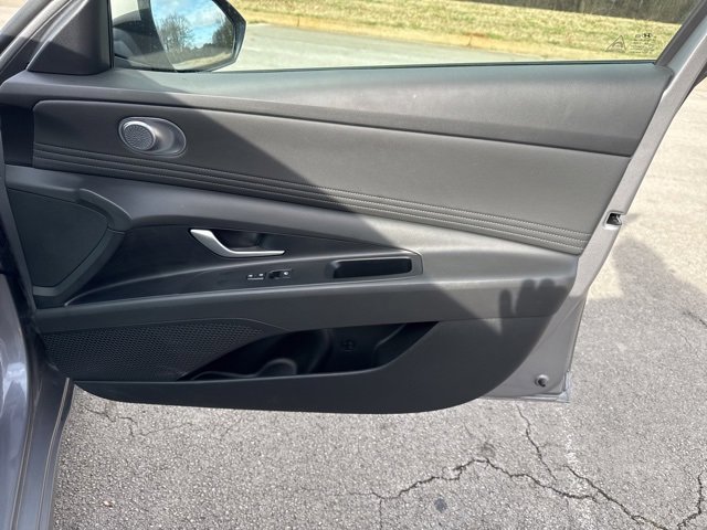Used 2025 Hyundai Elantra SEL image 9