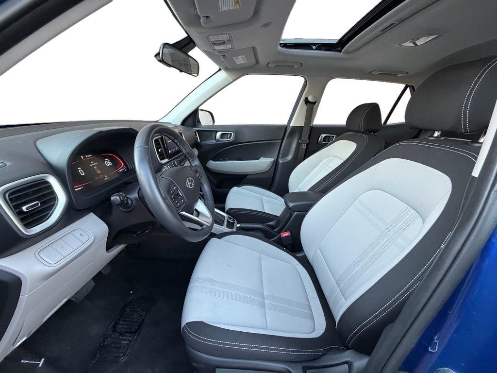 Certified 2025 Hyundai Venue SEL image 12