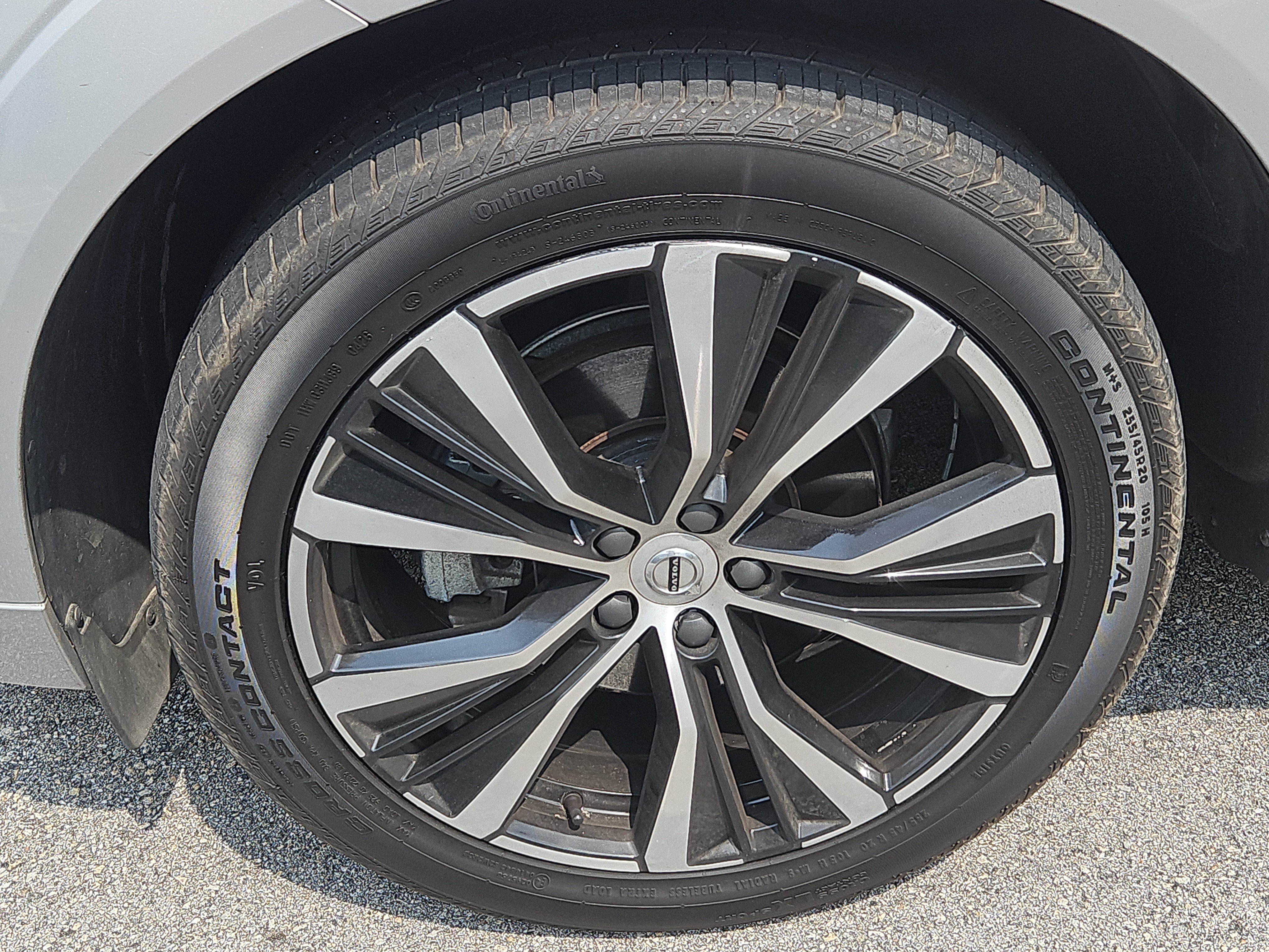 Used 2024 Volvo XC60 B5 Plus w/ Protection Package Premier AWD/4WD image 4