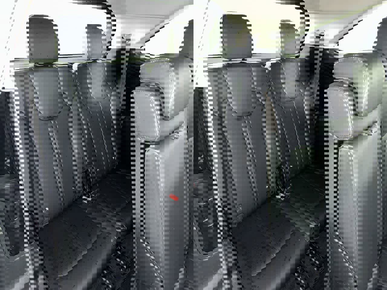 Used 2024 Kia Sorento S image 22