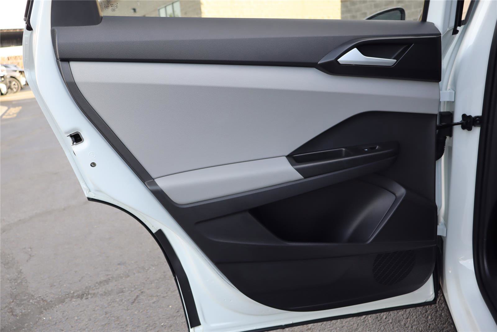 Certified 2022 Volkswagen Taos SE image 24