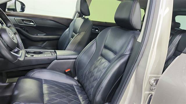 Certified 2023 Nissan Rogue Platinum FWD image 11