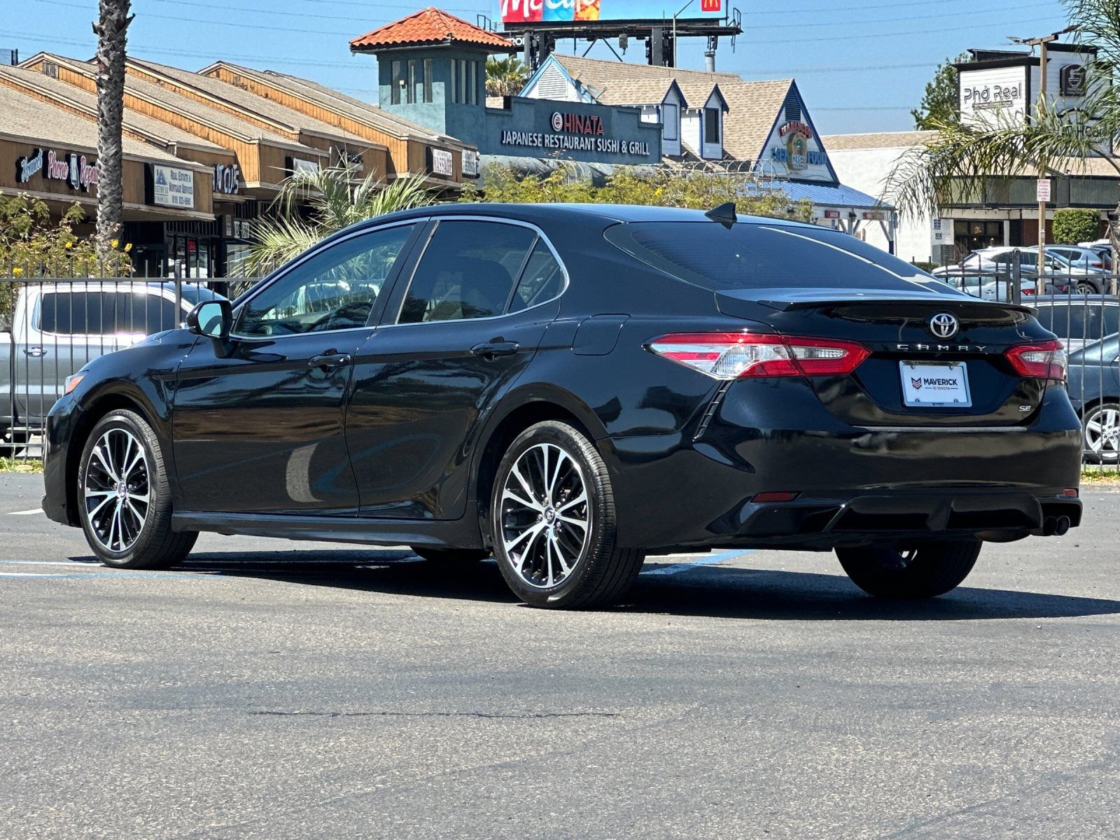 Used 2019 Toyota Camry SE FWD image 3