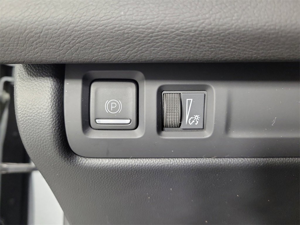 Certified 2025 Cadillac XT4 Premium Luxury image 29