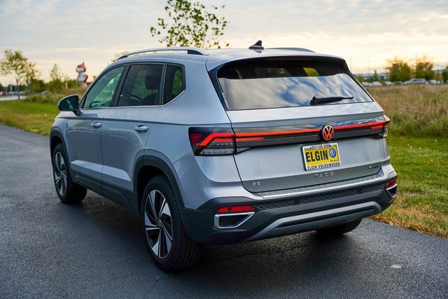Certified 2025 Volkswagen Taos SE w/ Panoramic Sunroof Package image 26
