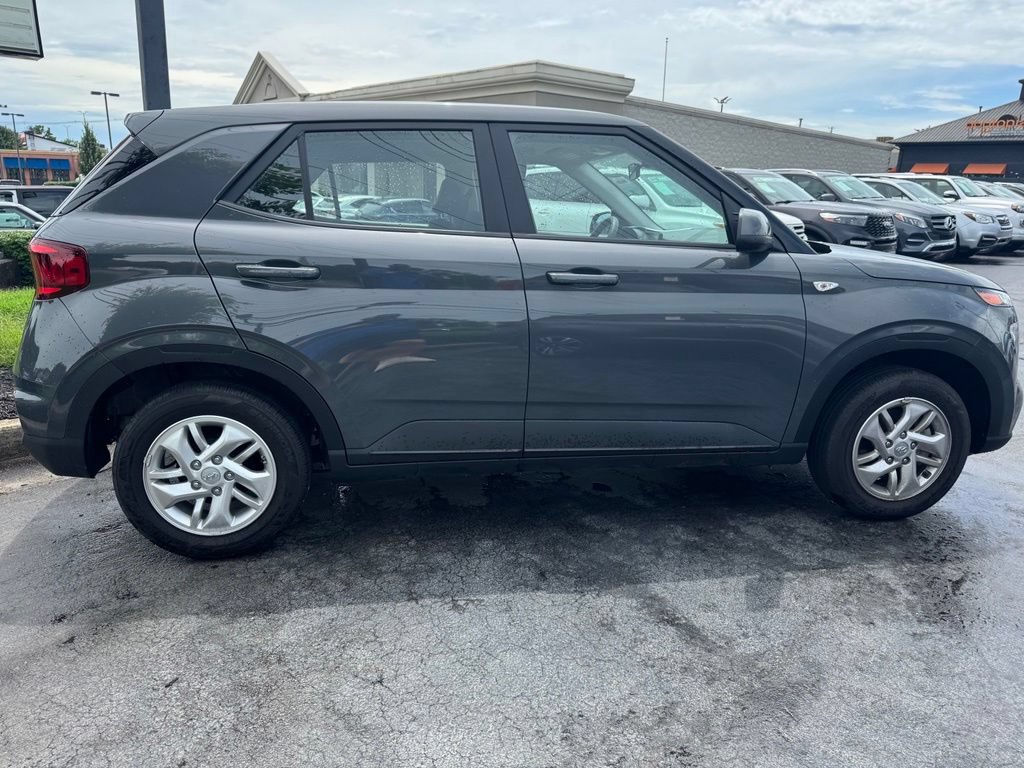 Used 2025 Hyundai Venue SE FWD image 6
