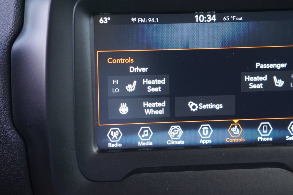 Used 2019 Jeep Renegade Latitude w/ Cold Weather Group FWD image 30