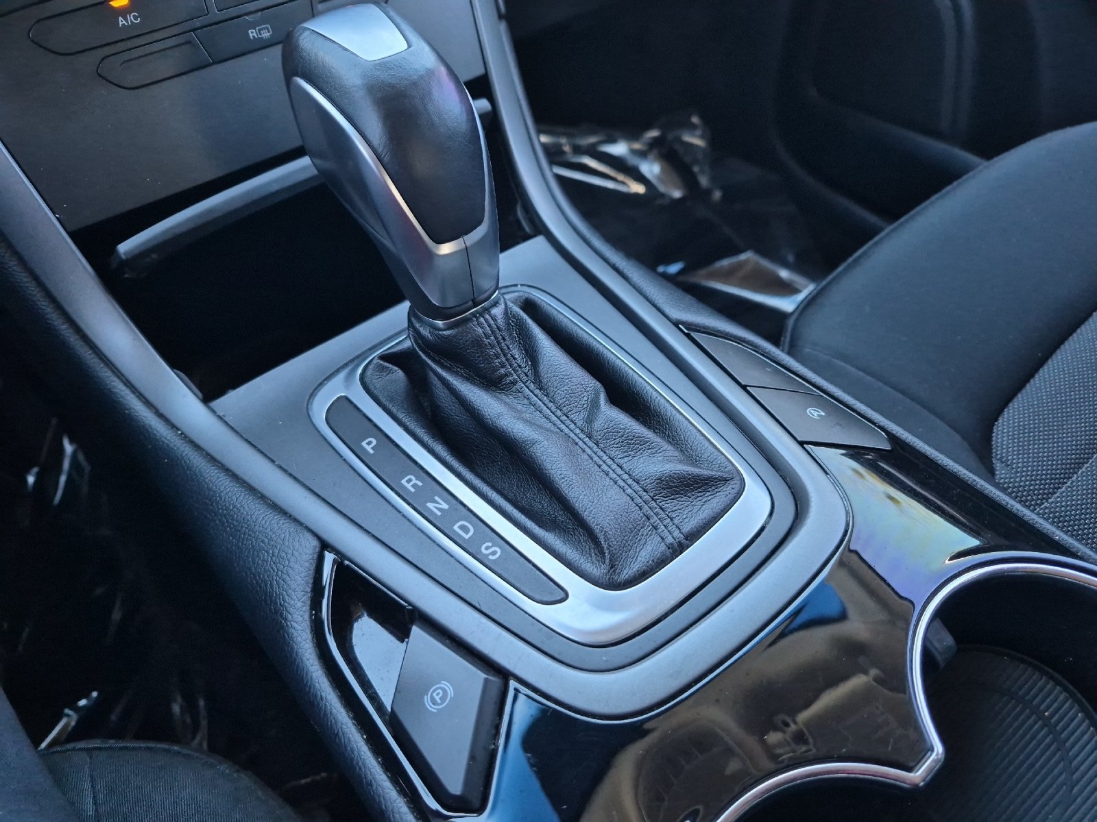 Used 2017 Ford Edge SE FWD image 19