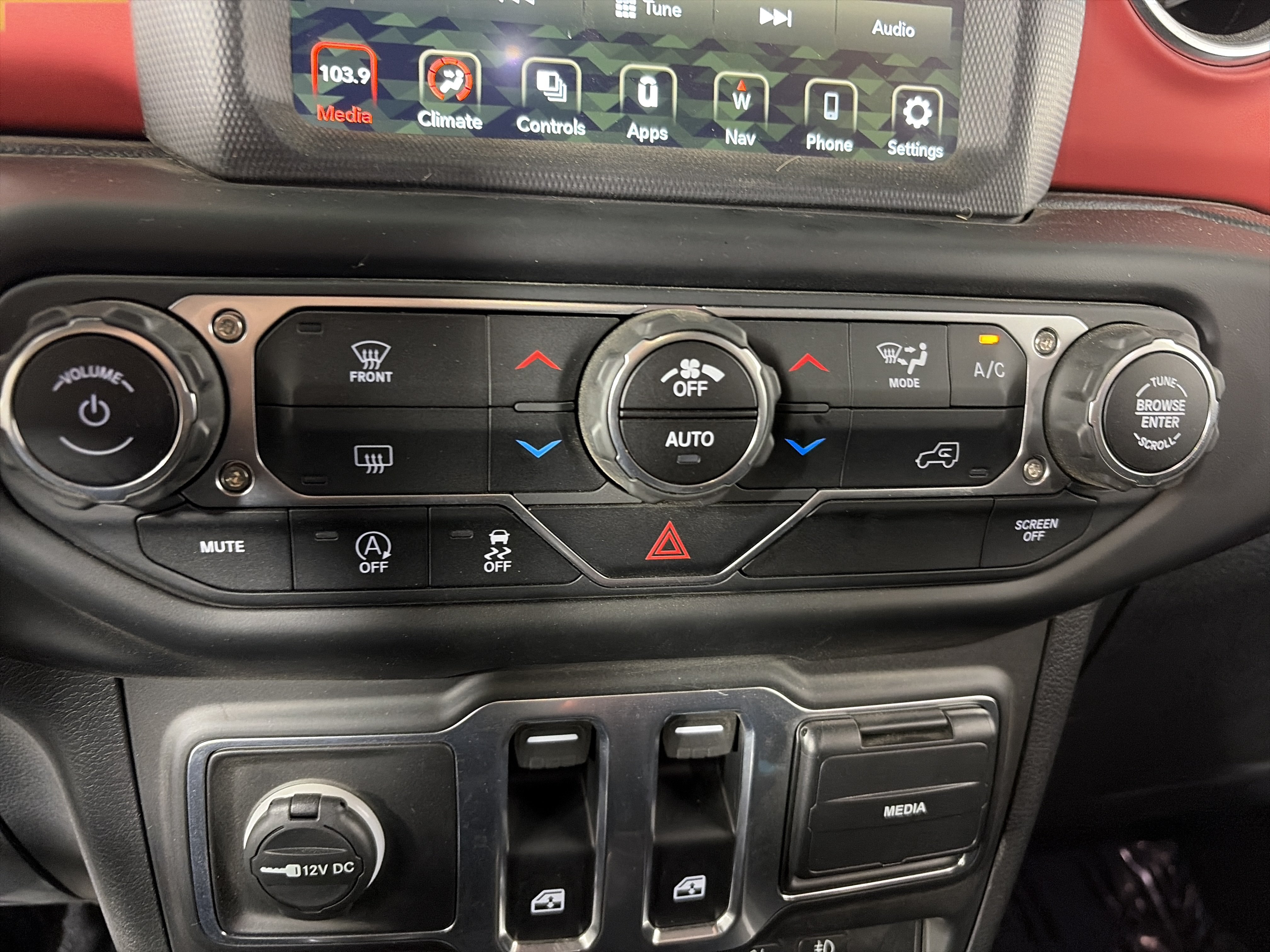 Used 2020 Jeep Wrangler Rubicon AWD/4WD image 23