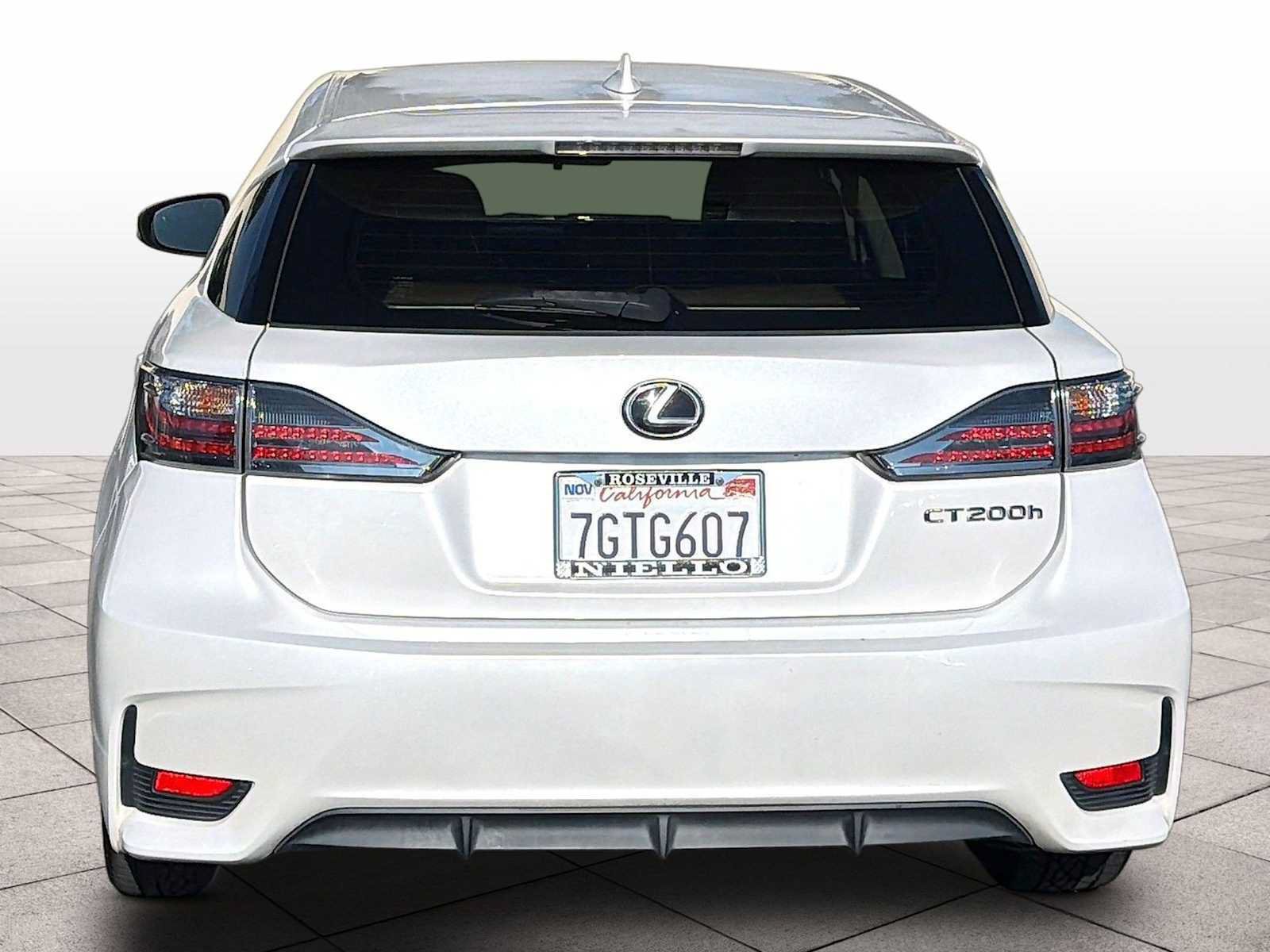 Used 2015 Lexus CT 200h FWD image 9
