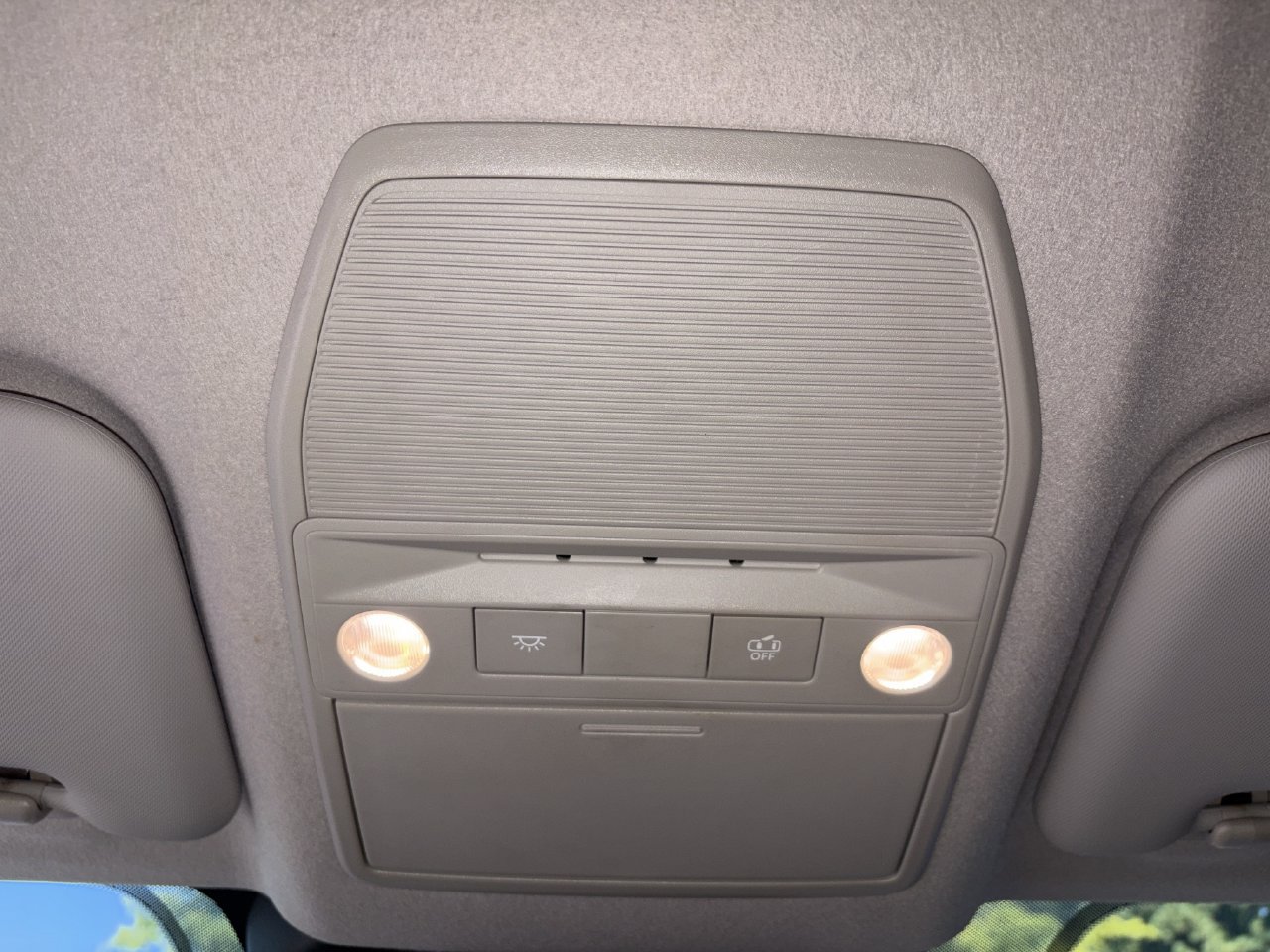 Used 2025 Nissan Kicks SR FWD image 15