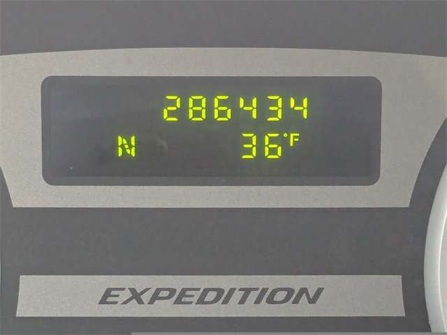 Used 2005 Ford Expedition XLS image 29