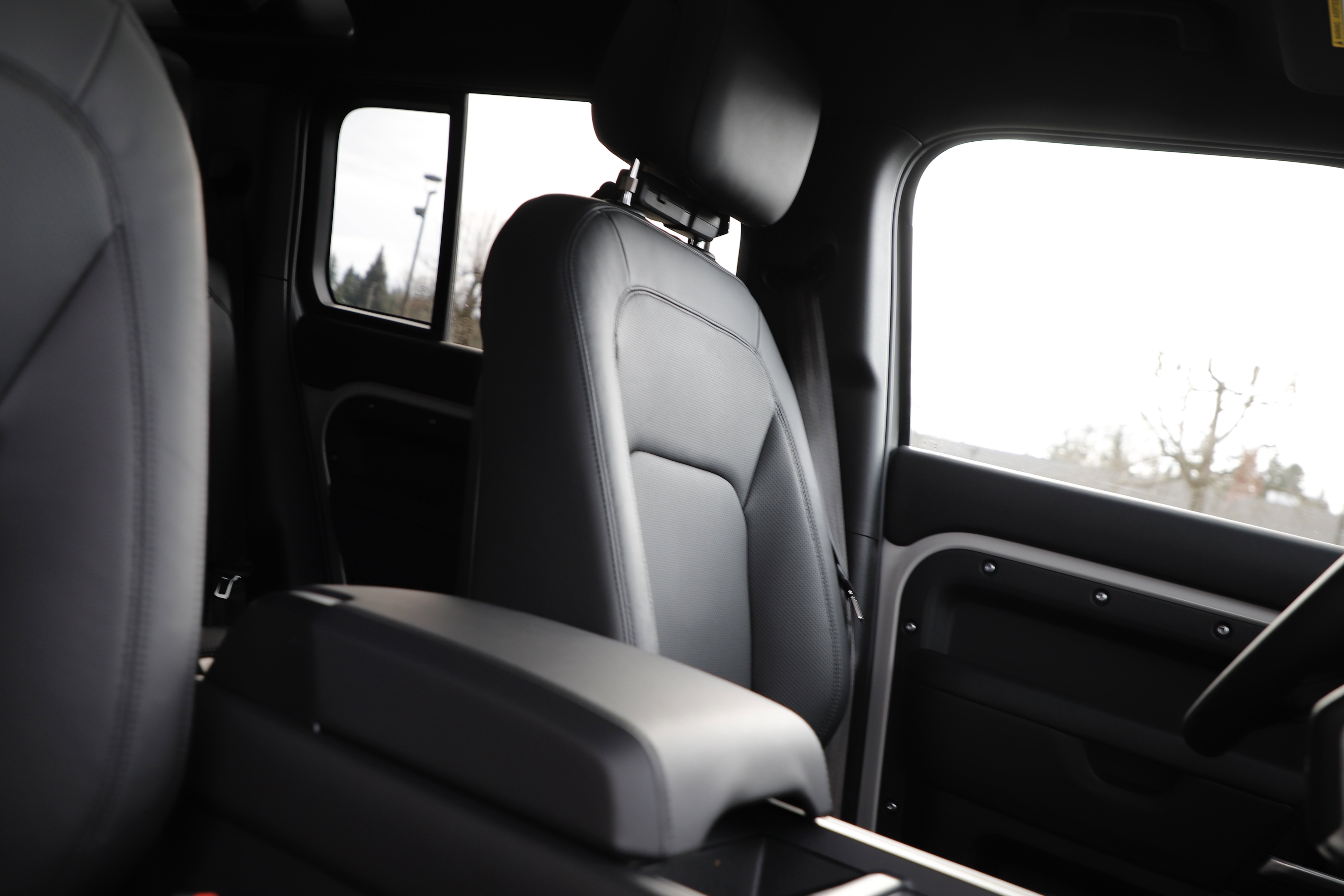 New 2026 Land Rover Defender 110 X-Dynamic SE image 12