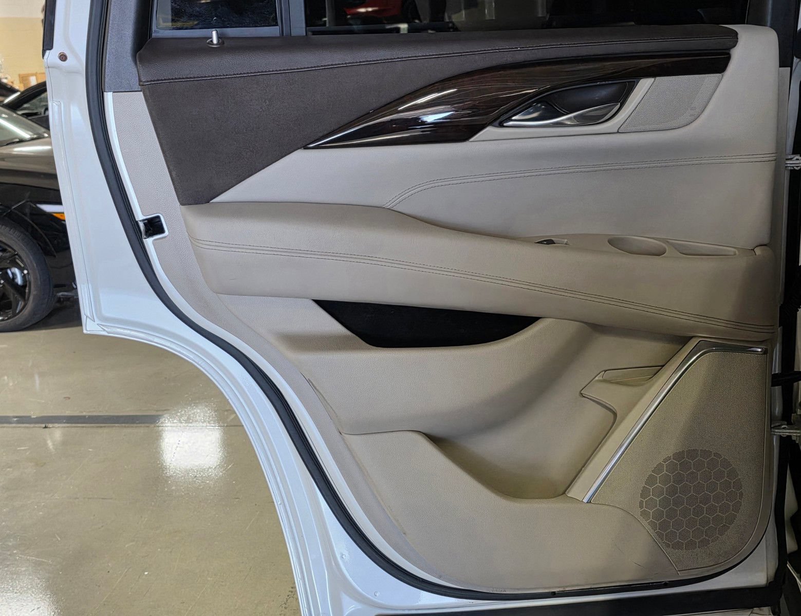 Used 2015 Cadillac Escalade Premium AWD/4WD image 13