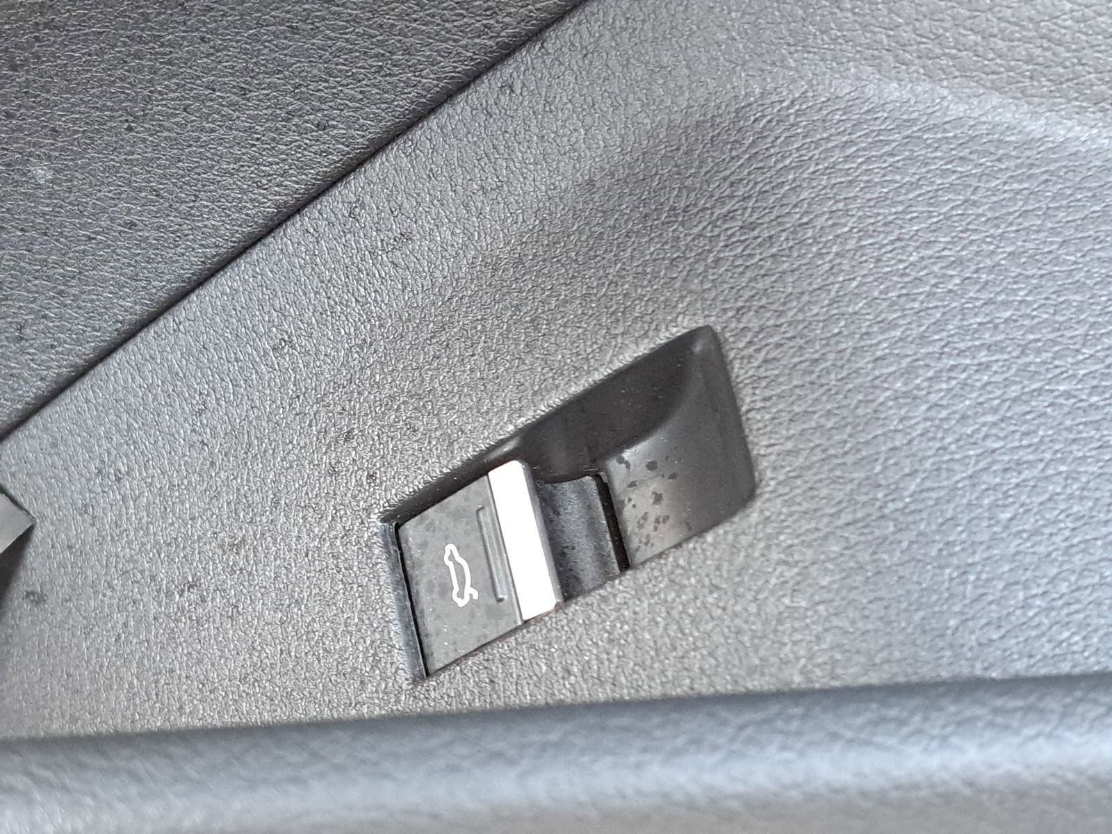 Used 2024 Audi Q8 e-tron Premium Plus w/ Premium Plus Package image 31