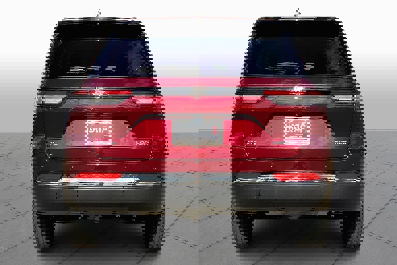 Used 2023 Jeep Grand Cherokee Laredo w/ Luxury Tech Group I image 4