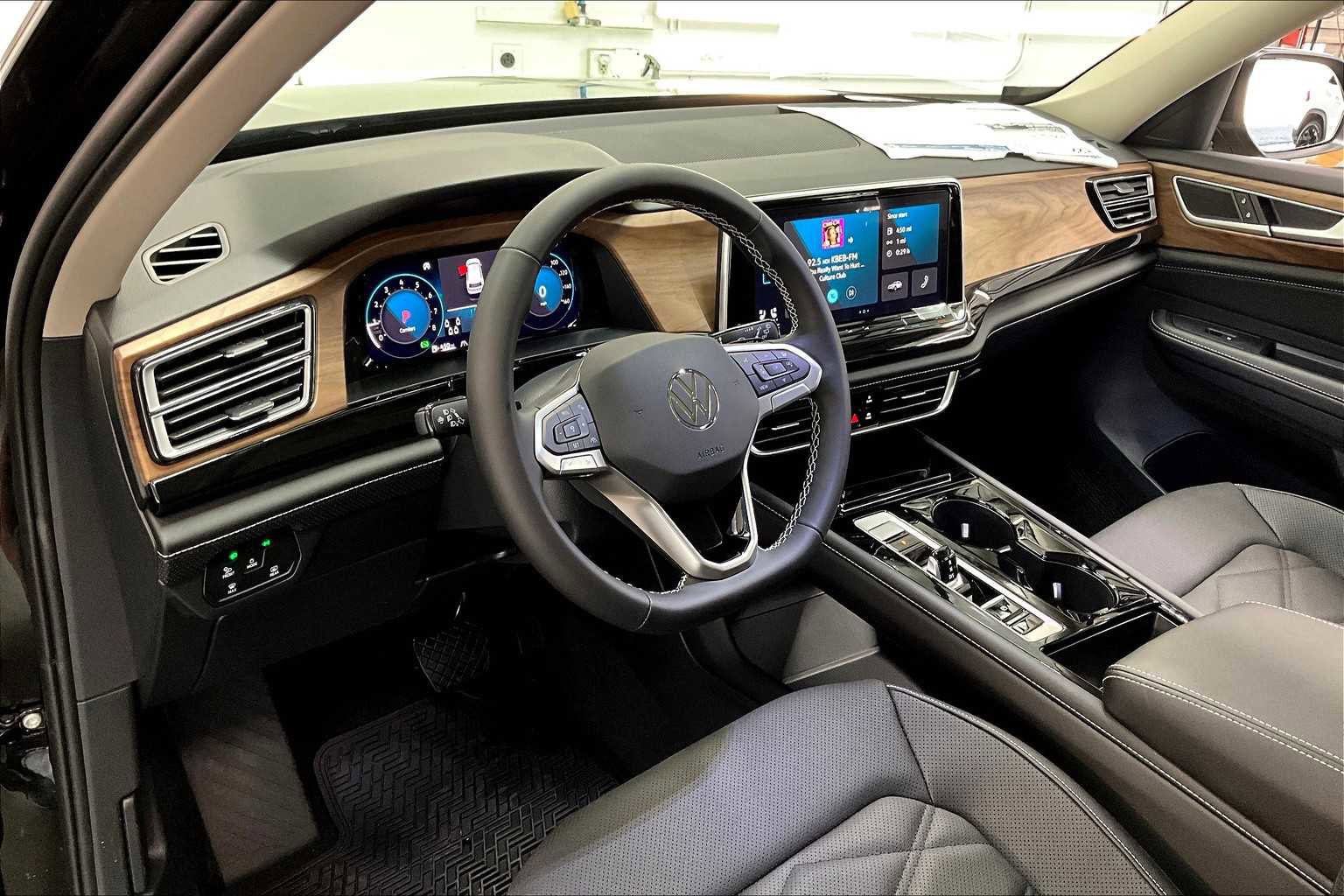 New 2026 Volkswagen Atlas SE image 8