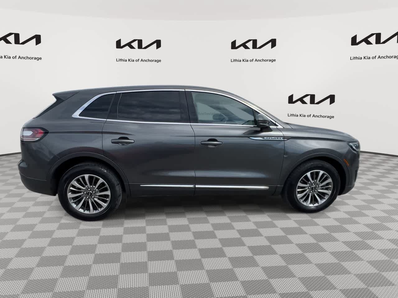 Used 2019 Lincoln Nautilus Select AWD/4WD image 9