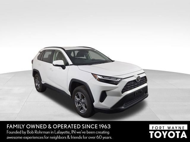 Used 2025 Toyota RAV4 XLE image 4