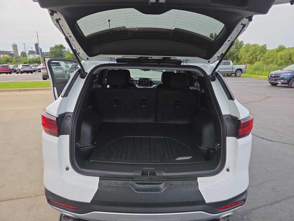 New 2026 Chevrolet Blazer LT w/ LPO, Floor Liner Package FWD image 26