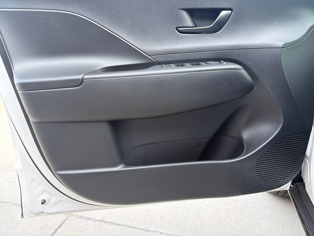 New 2026 Hyundai Kona SE FWD image 13