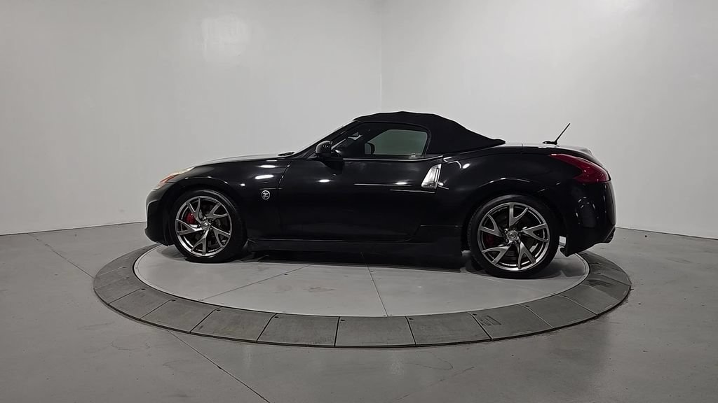 Used 2013 Nissan 370Z Touring w/ Sport Pkg RWD video 2