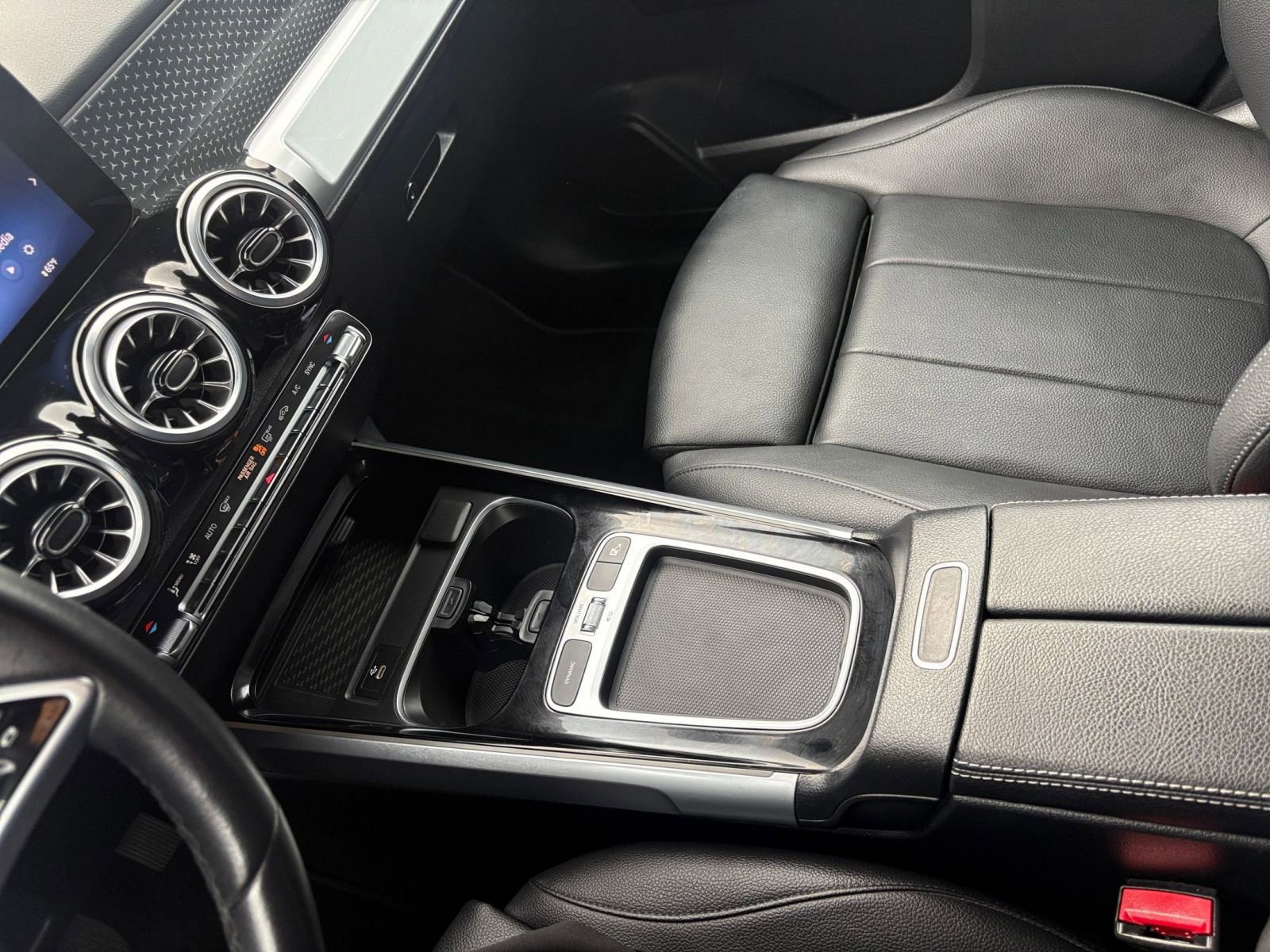 Used 2025 Mercedes-Benz GLB 250 4MATIC image 44